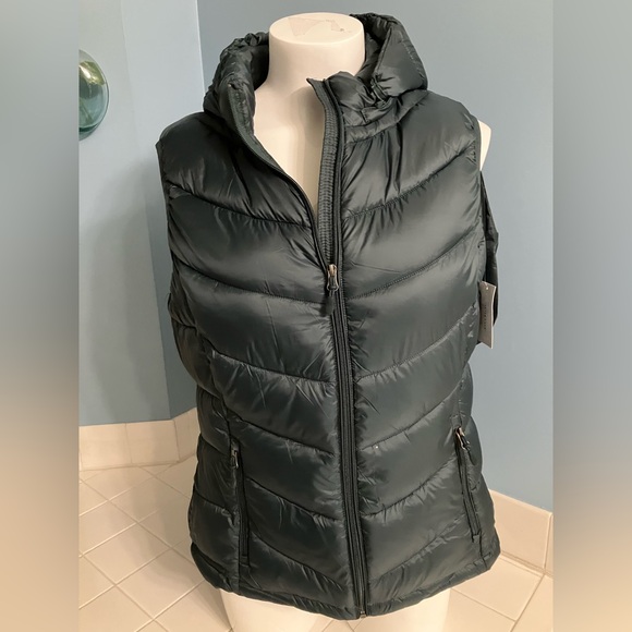 NWT Women’s Charter Club Dark Forest Green Foldable Puffer Vest w/ pouch XXL $75 - Picture 1 of 7